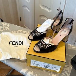Fendi leather women’s sandals 38.5 shoes black beige